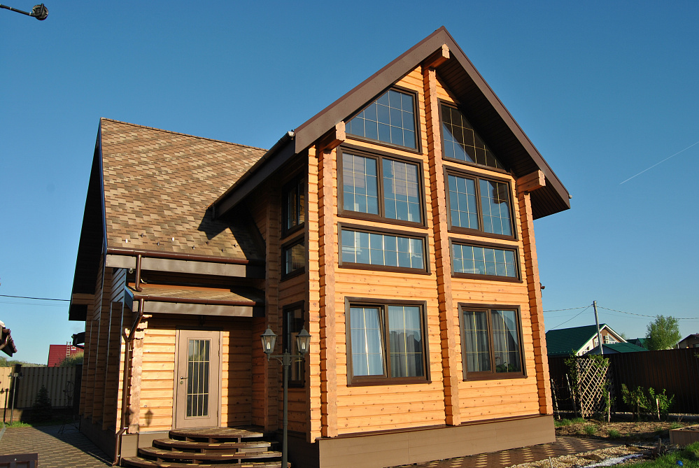 Частный дом, Зеленая поляна, Красный Яр, цвет Кедр 2010